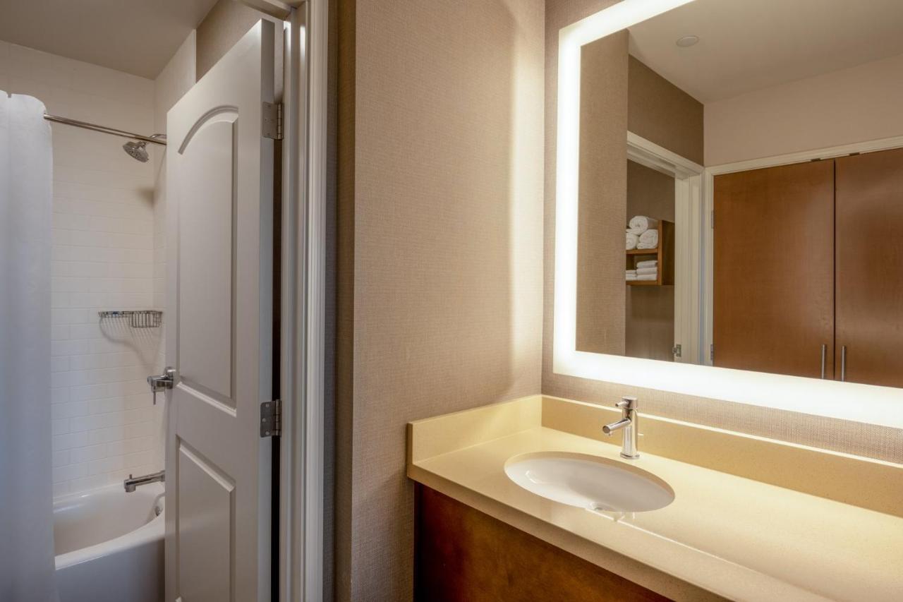 | Staybridge Suites Phoenix East - Gilbert, an IHG Hotel