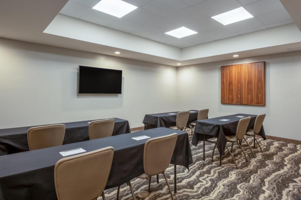 | Staybridge Suites Phoenix East - Gilbert, an IHG Hotel