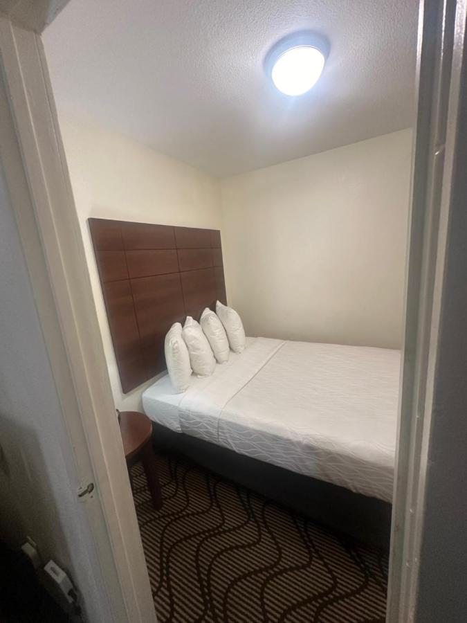 Suite with Three Queen beds at Best Western Heritage Inn