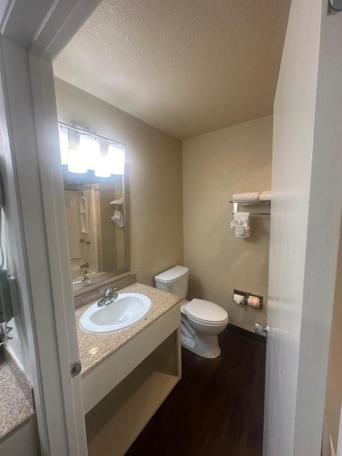 King Suite - Non-Smoking at Best Western Heritage Inn