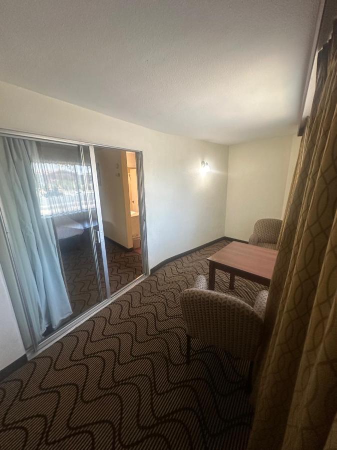 Suite with Three Queen beds at Best Western Heritage Inn