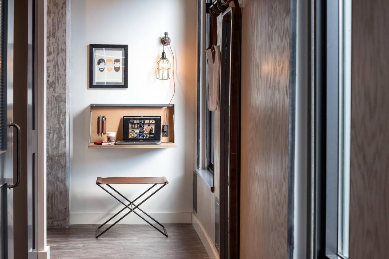 Cozy Corner King Room - Hearing Accessible at MOXY Seattle Downtown