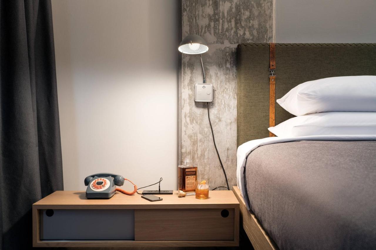 Cozy Corner King Room - Hearing Accessible at MOXY Seattle Downtown