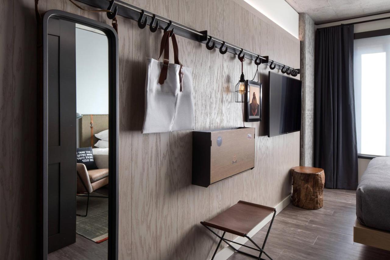 Cozy Corner King Room - Hearing Accessible at MOXY Seattle Downtown