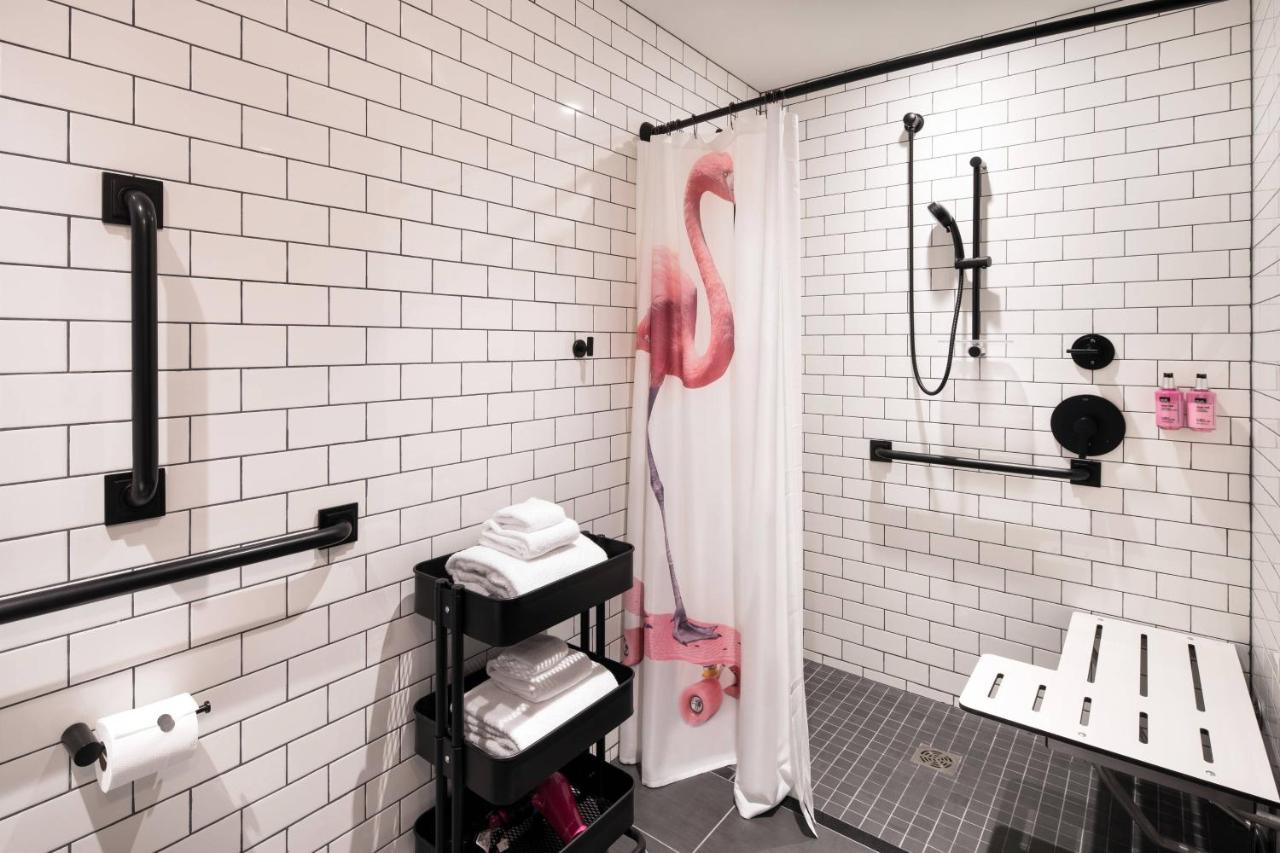 Cozy Corner King Room - Hearing Accessible at MOXY Seattle Downtown