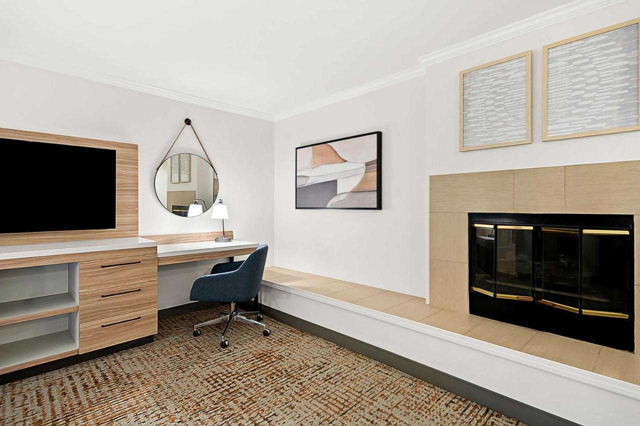 King Study with Fireplace - Non-Smoking at Hampton Inn Morgan Hill