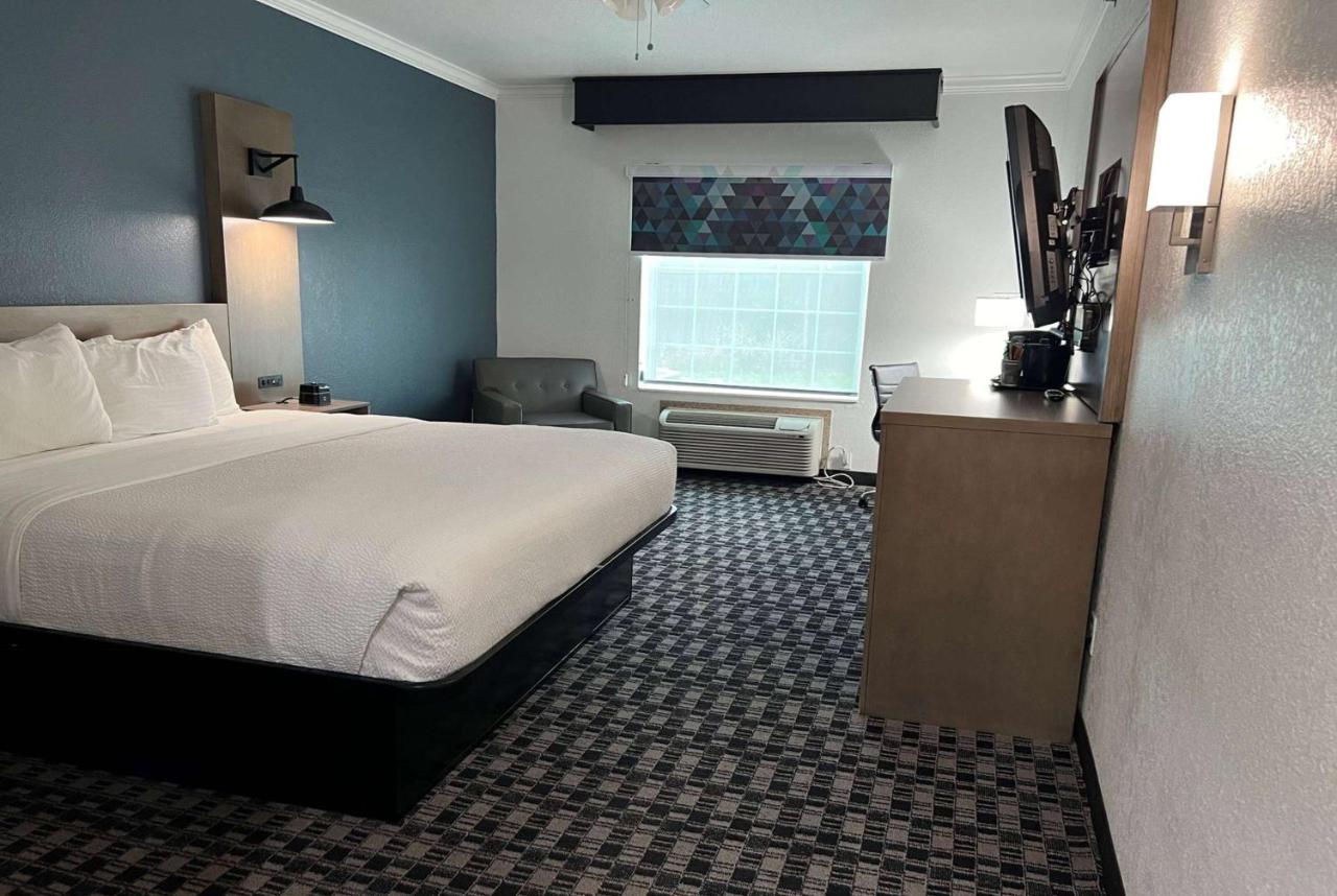 Deluxe King Room - Non-Smoking at La Quinta Inn & Suites by Wyndham Dalhart