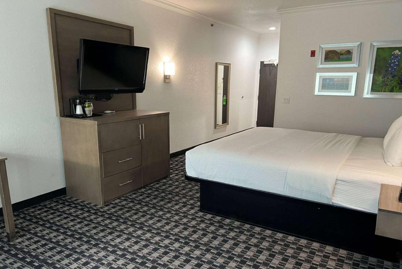 Deluxe King Room - Non-Smoking at La Quinta Inn & Suites by Wyndham Dalhart
