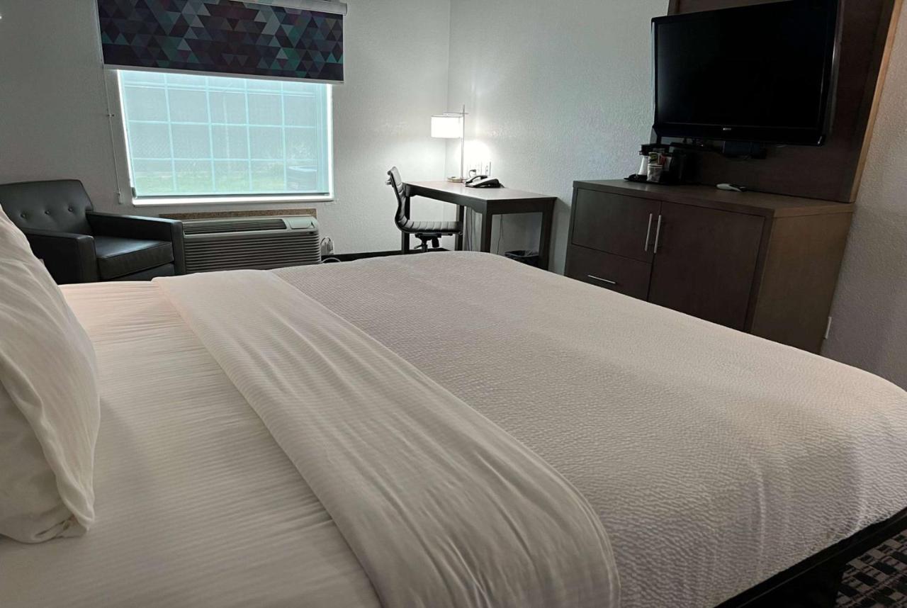 Deluxe King Room - Non-Smoking at La Quinta Inn & Suites by Wyndham Dalhart