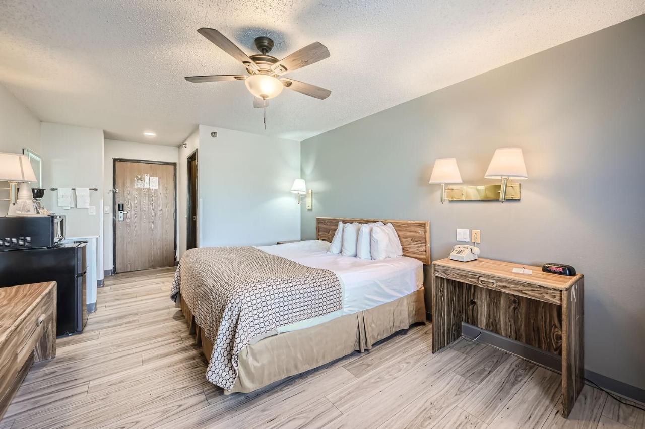 King Room - Non-Smoking at Travelodge by Wyndham Longmont