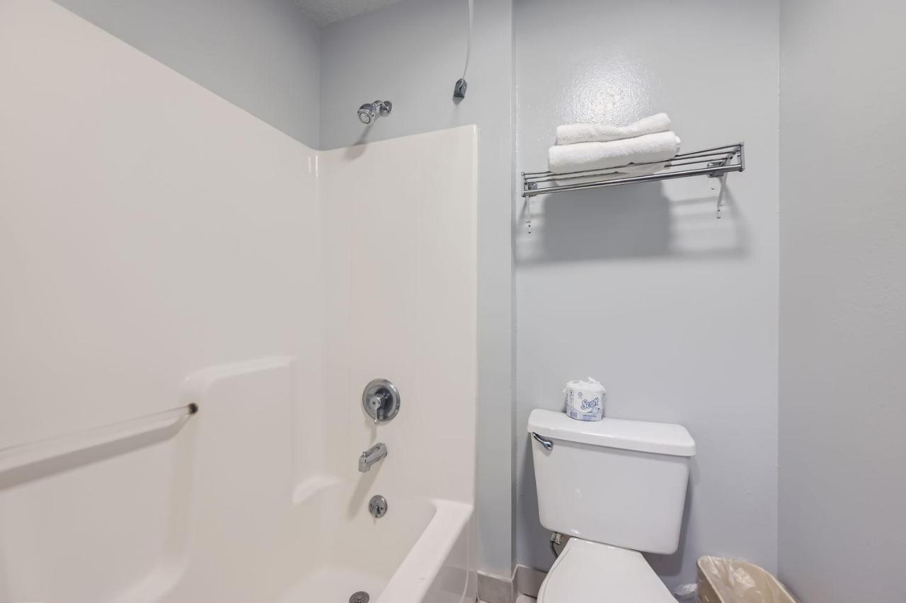 Queen Room - Non-Smoking at Travelodge by Wyndham Longmont