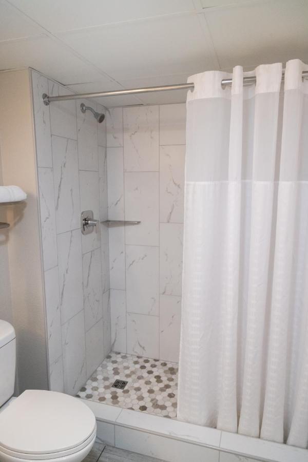 King Room w/ Spa Bath Sofa Bed w/ fire place & private balcony at Twin Mountain Inn & Suites