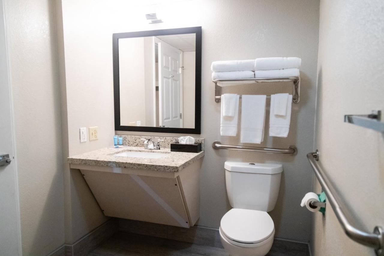 Queen Room with 2 Queen Beds - Disability Access at Twin Mountain Inn & Suites