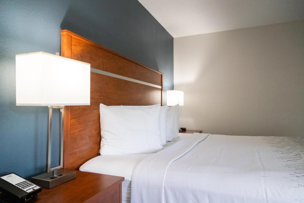 King Room w/ Spa Bath Sofa Bed w/ fire place & private balcony at Twin Mountain Inn & Suites