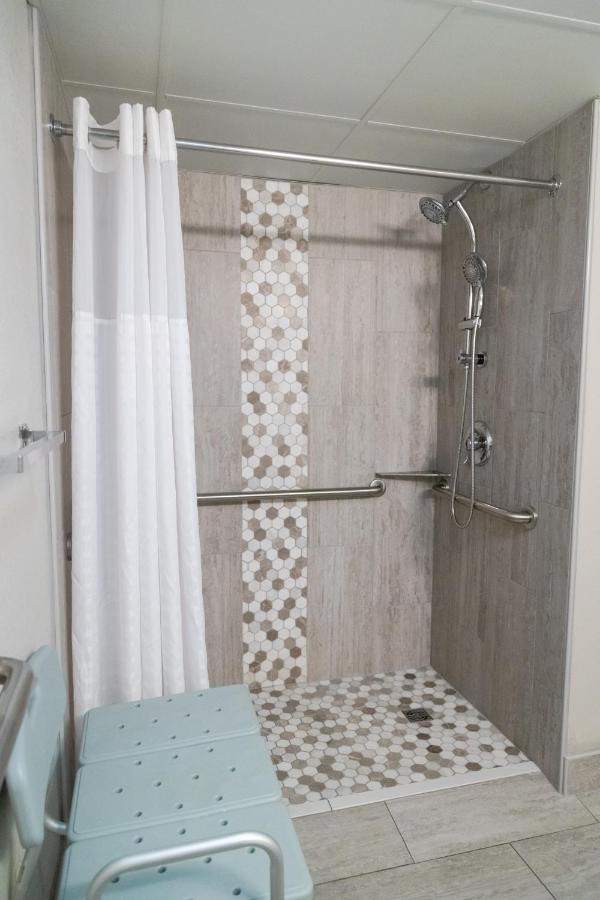 Queen Room with 2 Queen Beds - Disability Access at Twin Mountain Inn & Suites