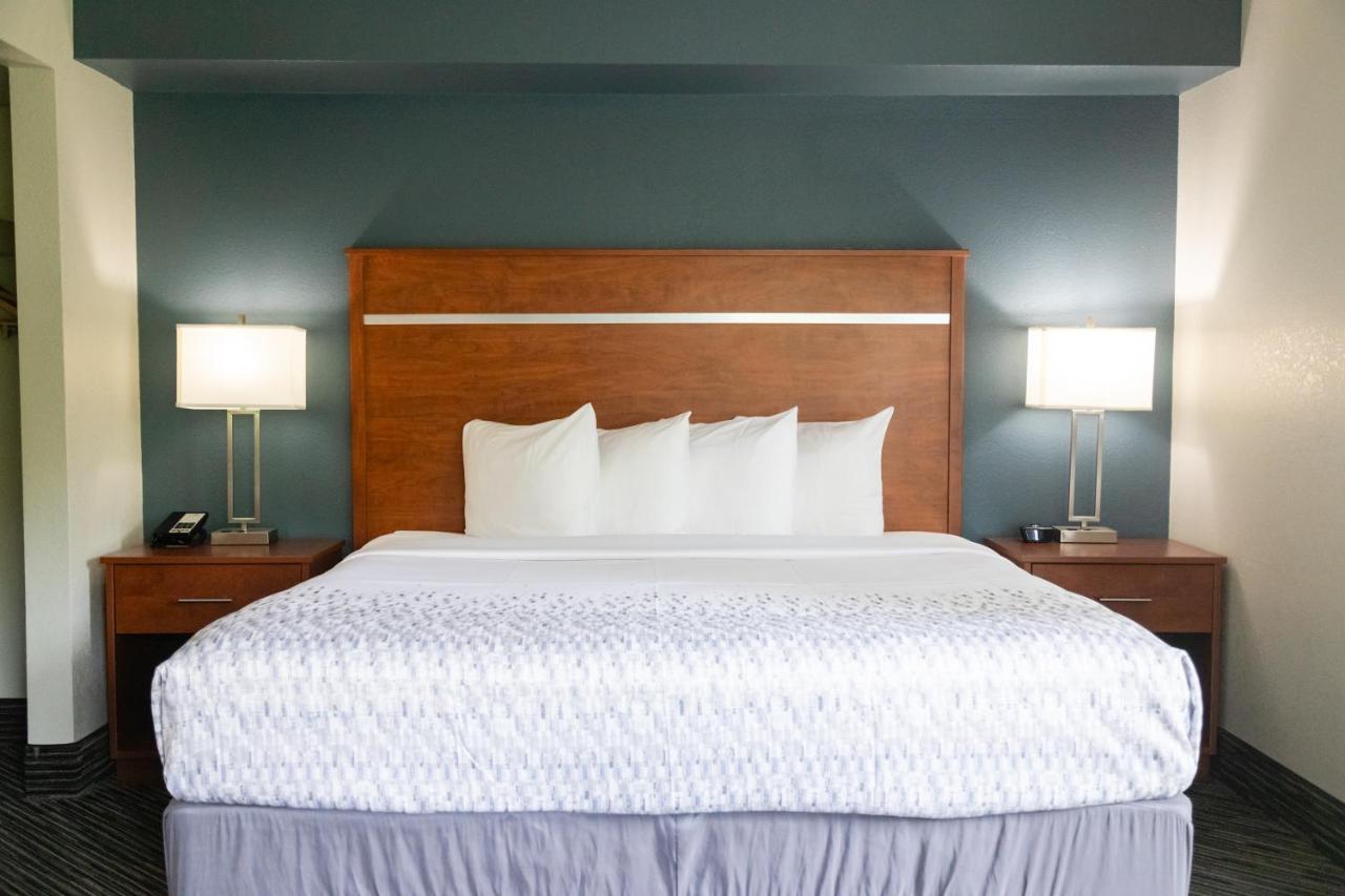 King Room w/ Spa Bath Sofa Bed w/ fire place & private balcony at Twin Mountain Inn & Suites