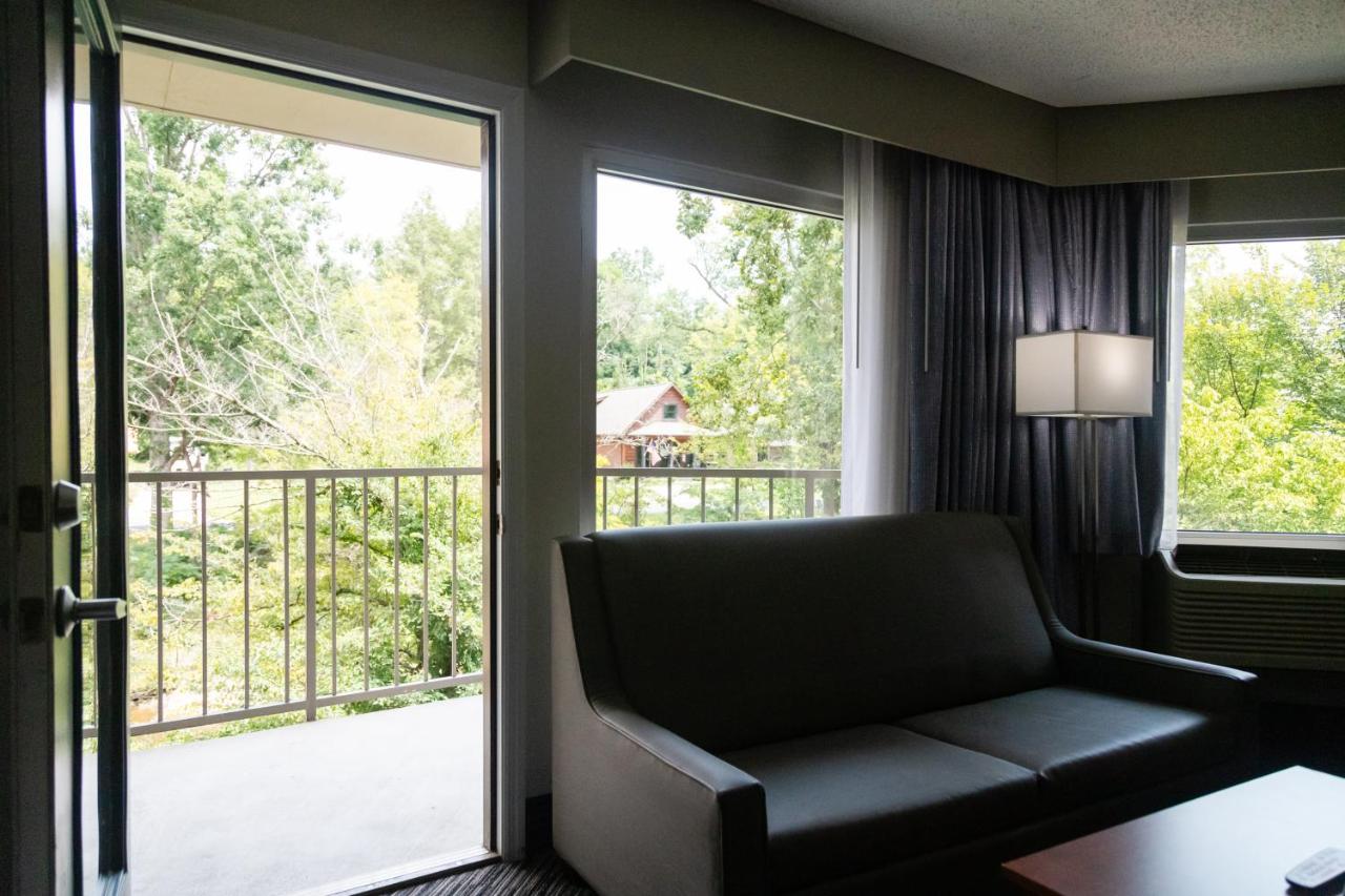 King Room w/ Spa Bath Sofa Bed w/ fire place & private balcony at Twin Mountain Inn & Suites