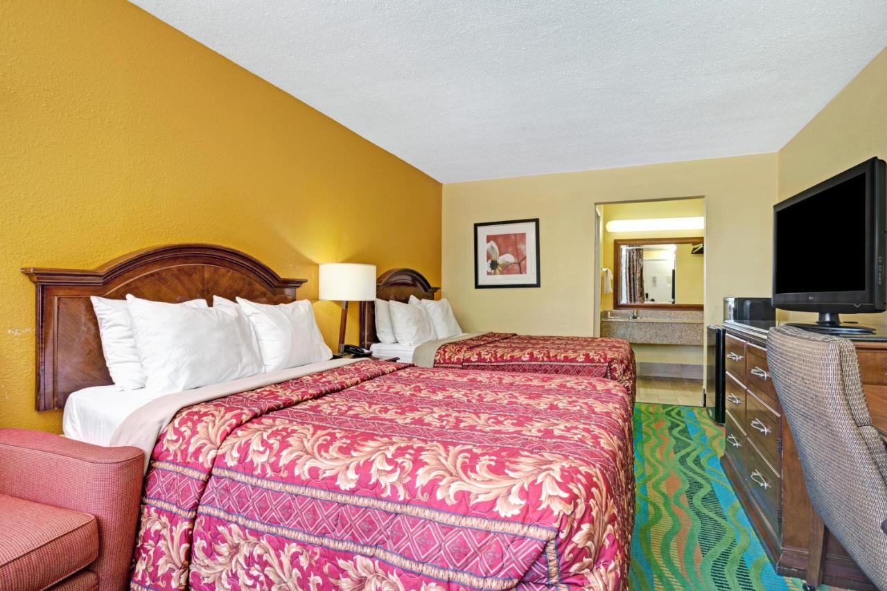 Double Room with Two Beds - Smoking at Days Inn by Wyndham Norfolk Military Circle