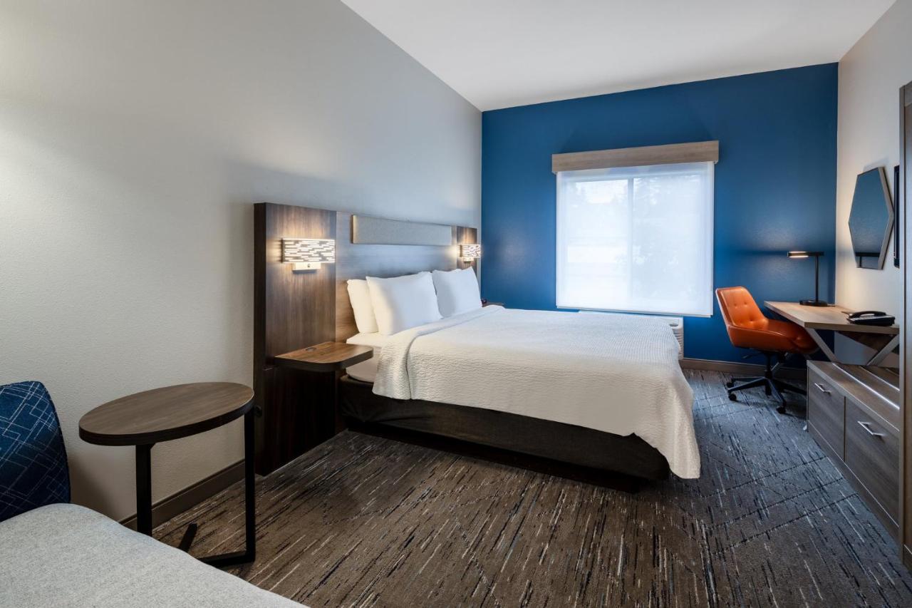 | Holiday Inn Express Vancouver North, an IHG Hotel