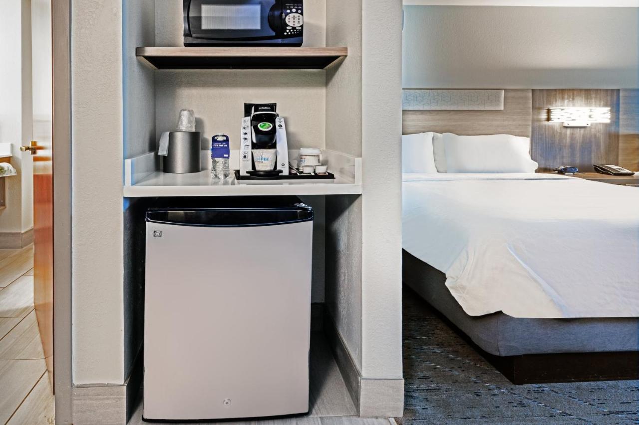 | Holiday Inn Express Harvey-Marrero, an IHG Hotel