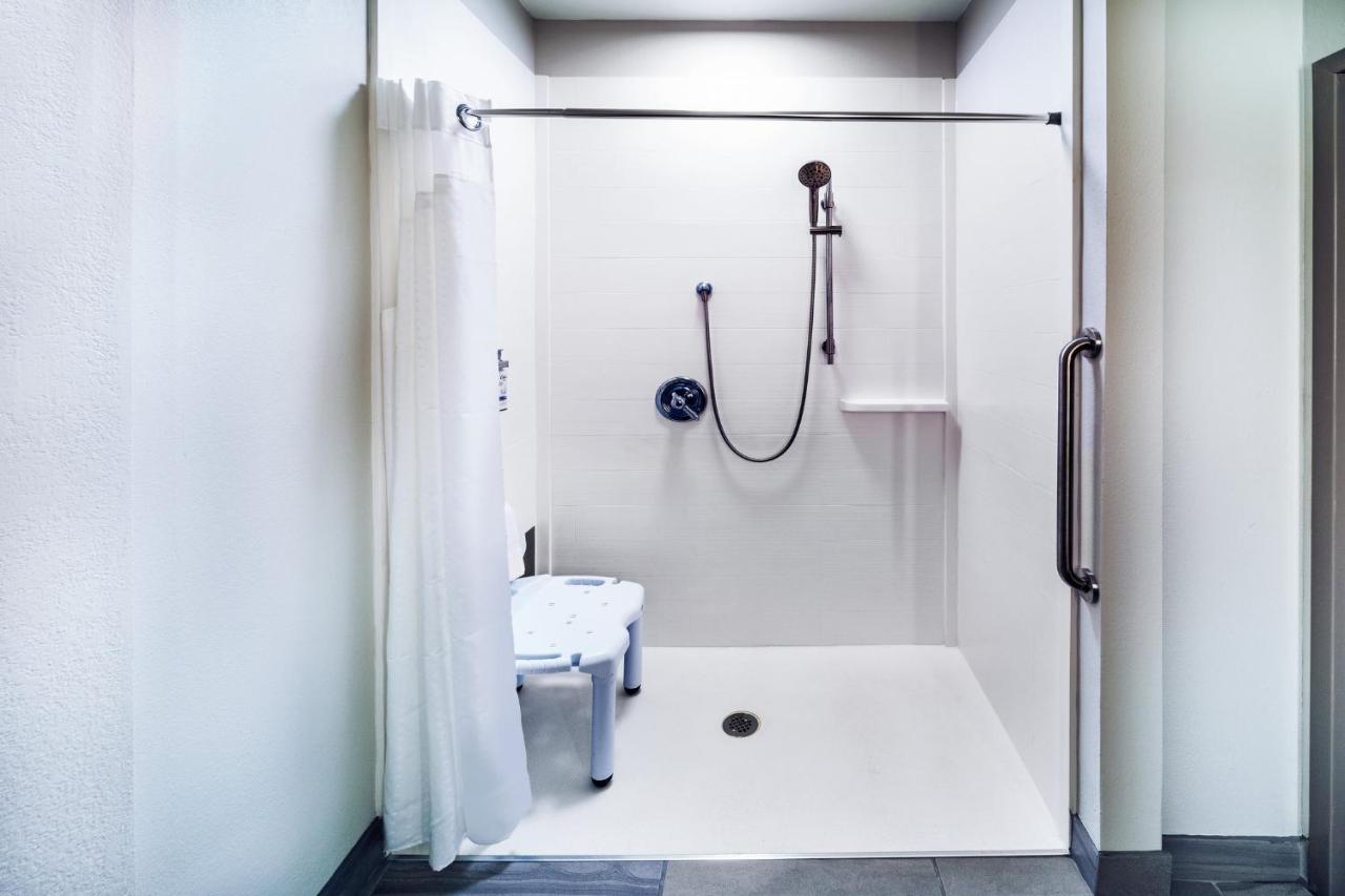 | Holiday Inn Express Harvey-Marrero, an IHG Hotel
