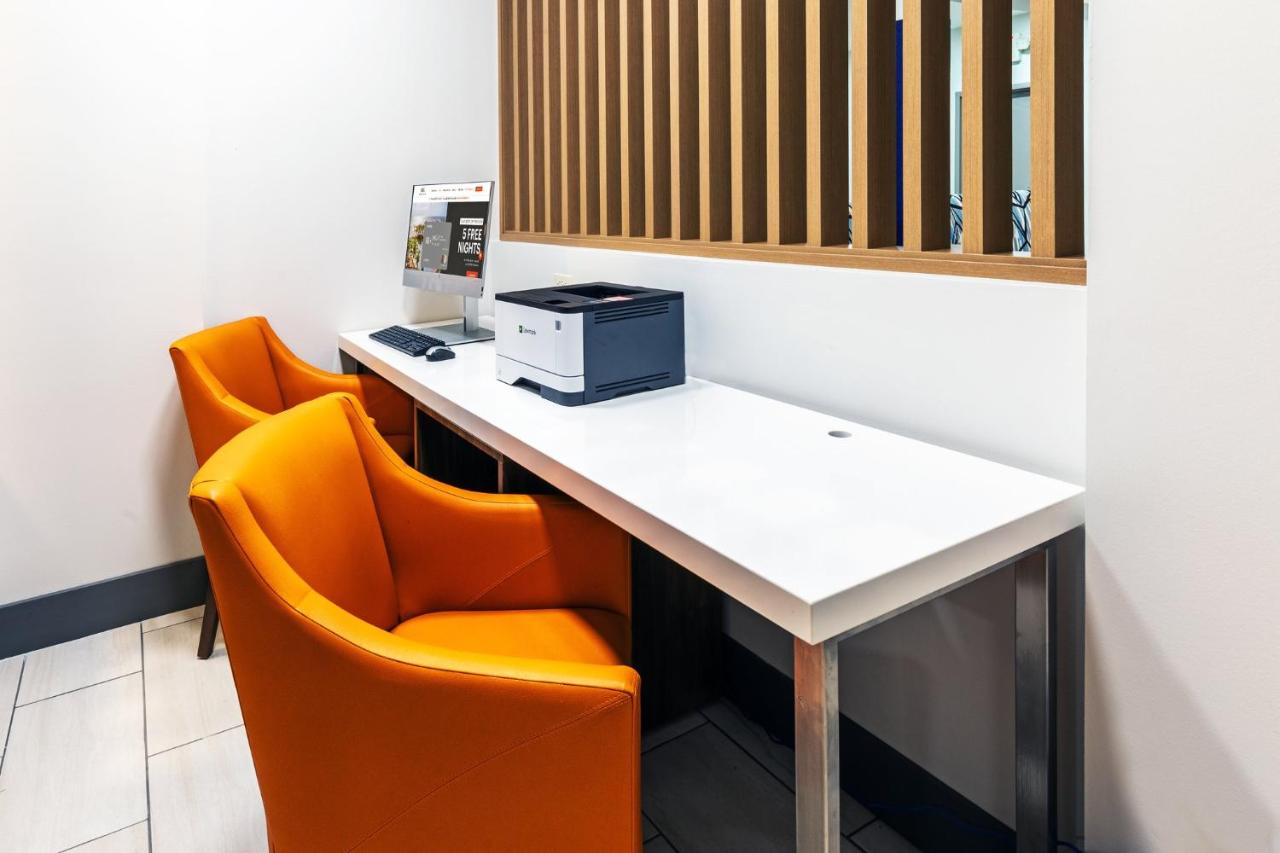 | Holiday Inn Express Harvey-Marrero, an IHG Hotel