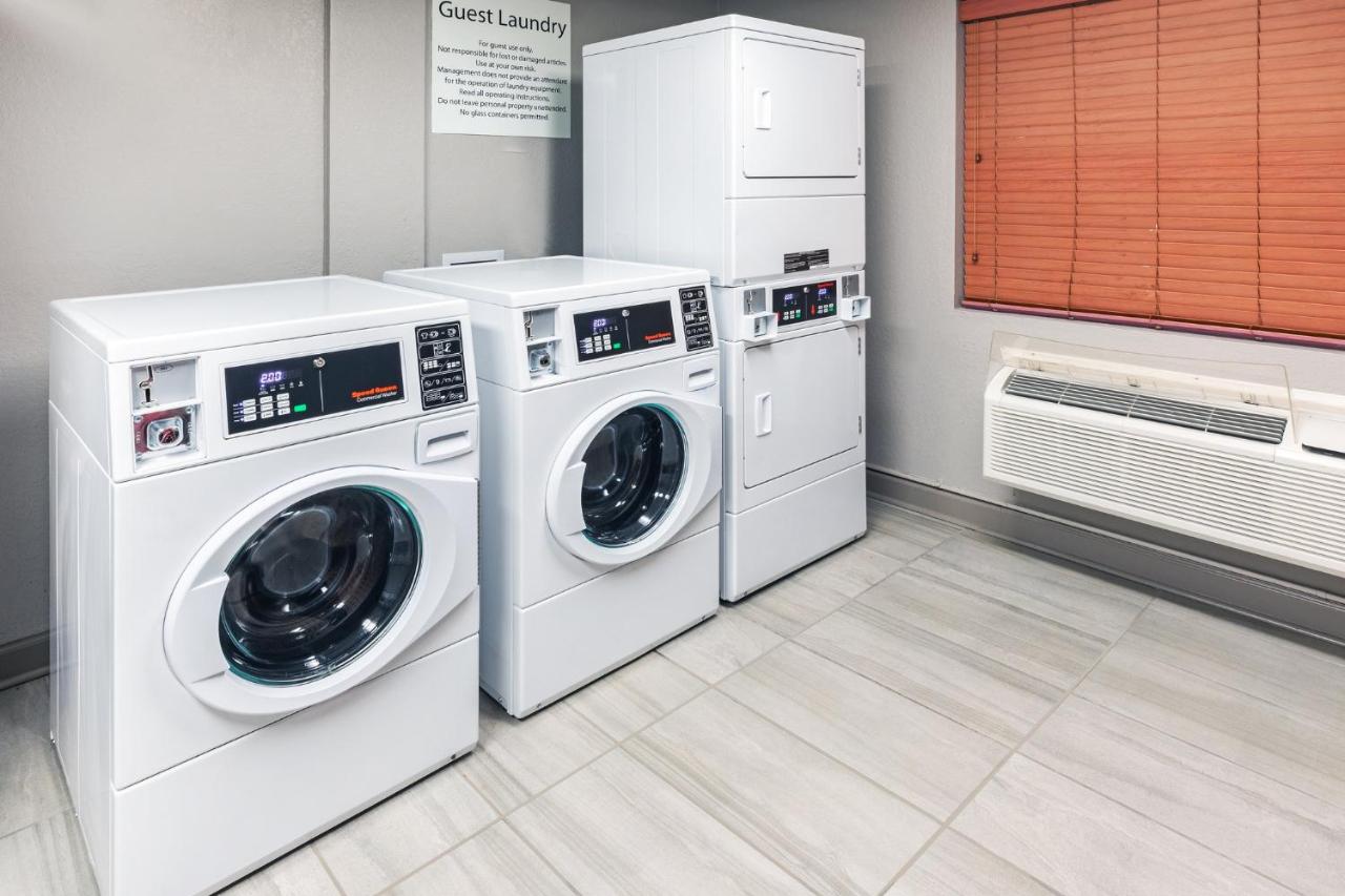 | Holiday Inn Express Harvey-Marrero, an IHG Hotel