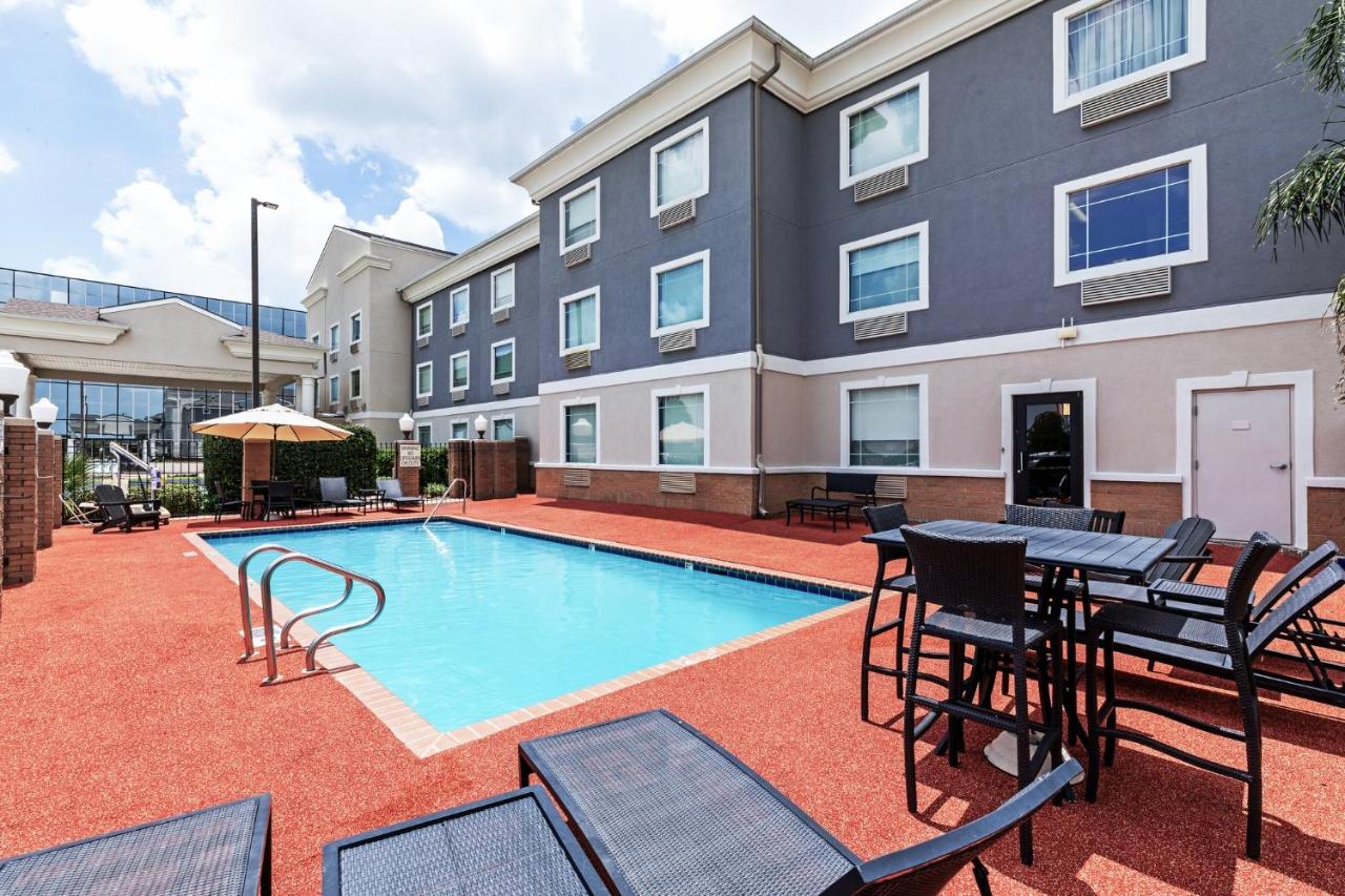 | Holiday Inn Express Harvey-Marrero, an IHG Hotel