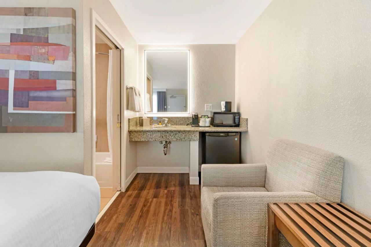 Queen Room with Two Queen Beds - Non-Smoking at Best Western Plus Rancho Cordova Inn
