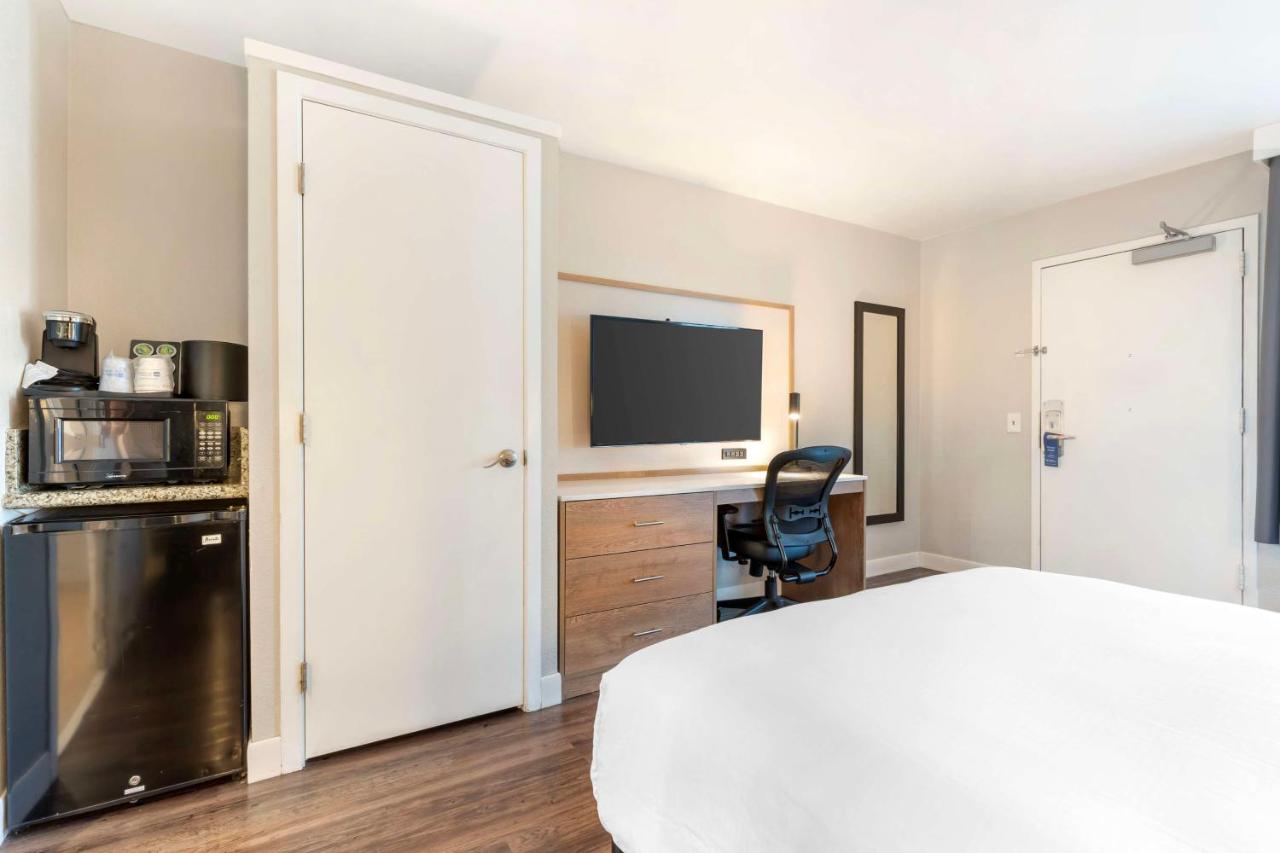Queen Room with Bath Tub - Mobility Access/Non-Smoking at Best Western Plus Rancho Cordova Inn