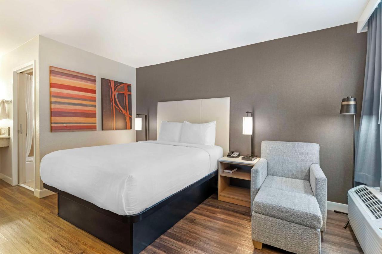 Queen Room - Non-Smoking at Best Western Plus Rancho Cordova Inn