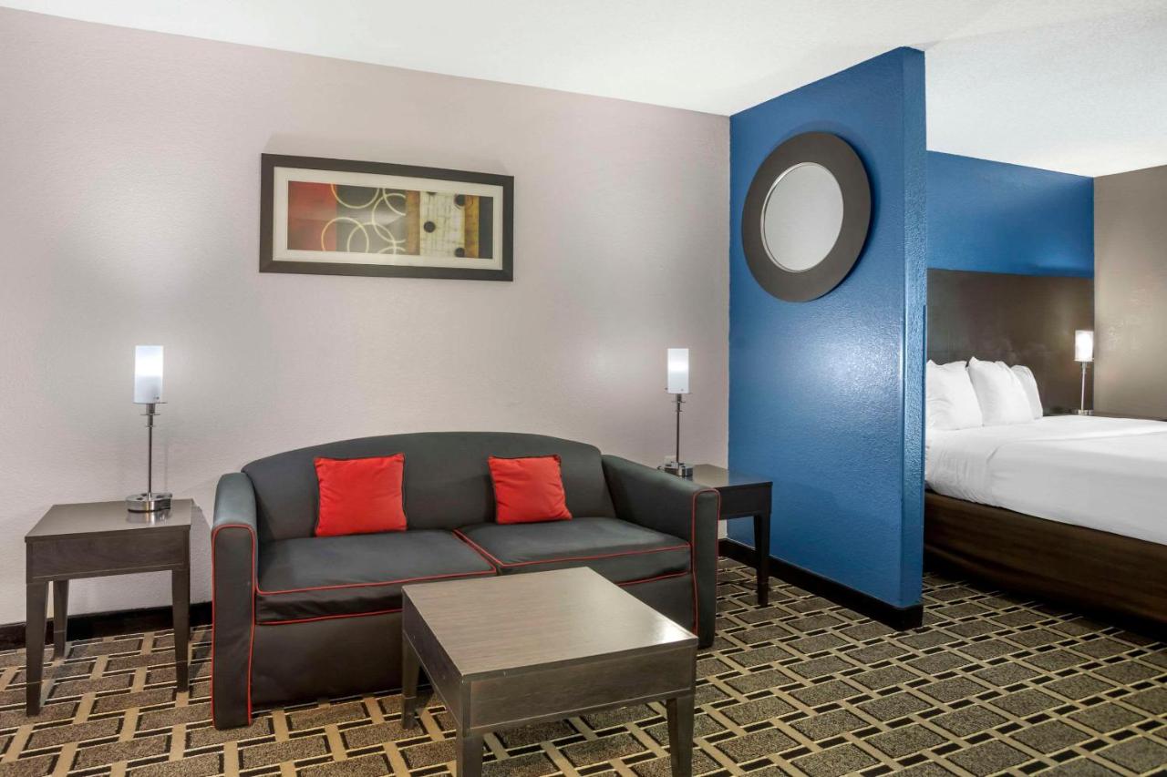King Suite- Non-Smoking at Comfort Suites Nashville Airport - BNA