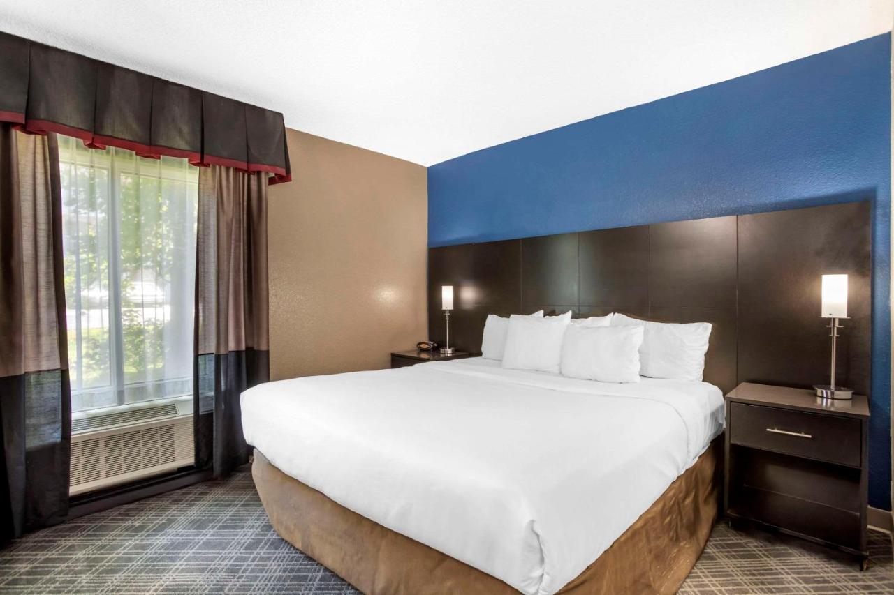 King Suite with Whirlpool - Non-Smoking at Comfort Suites Nashville Airport - BNA