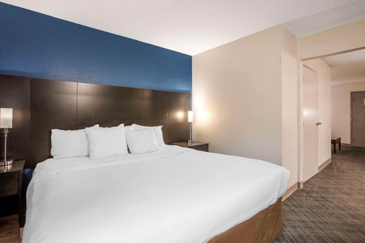 King Suite with Whirlpool - Non-Smoking at Comfort Suites Nashville Airport - BNA