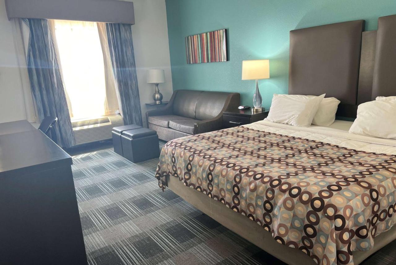 King Room - Non-Smoking at Days Inn by Wyndham Alva