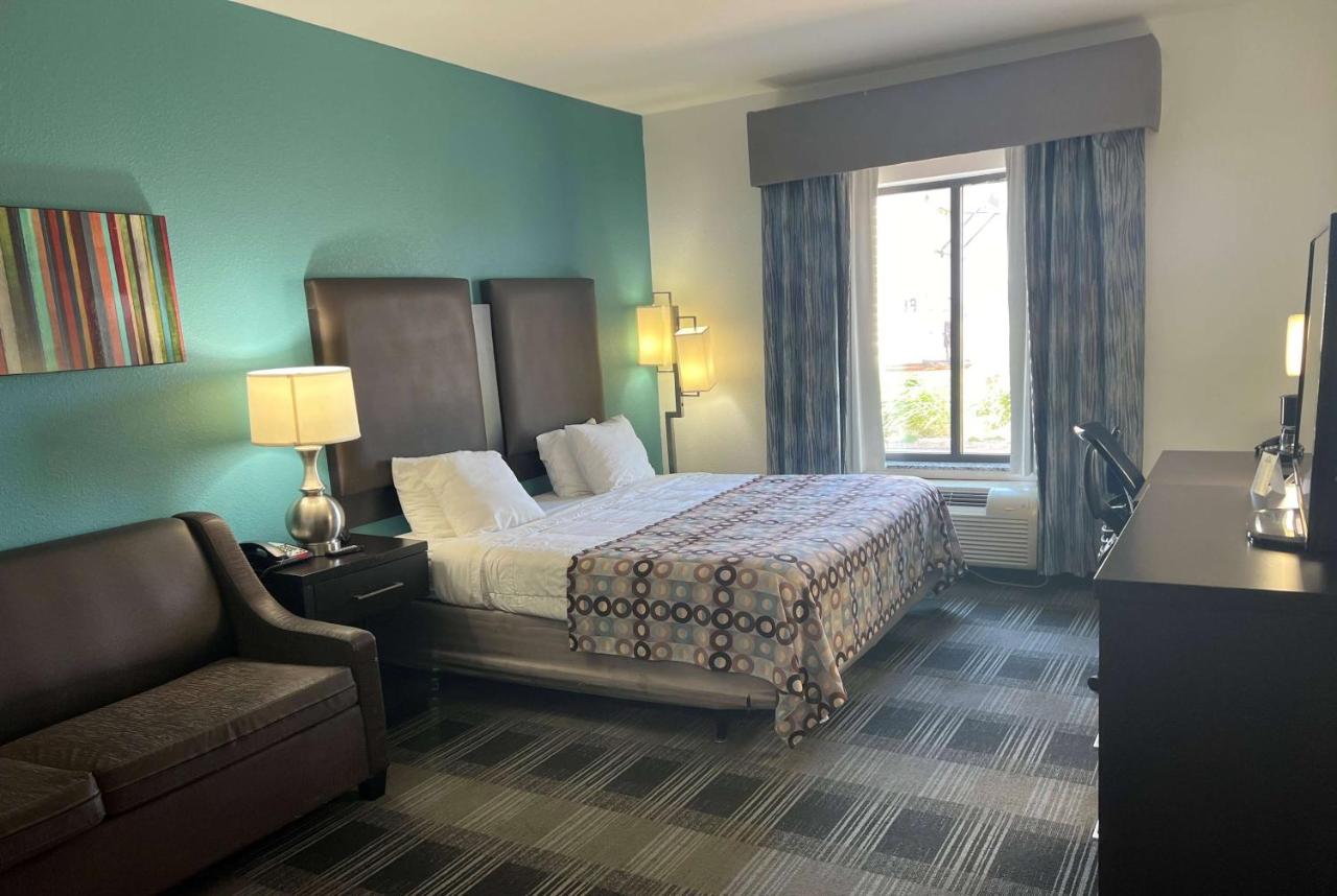 King Room - Disability Access/Non-Smoking at Days Inn by Wyndham Alva
