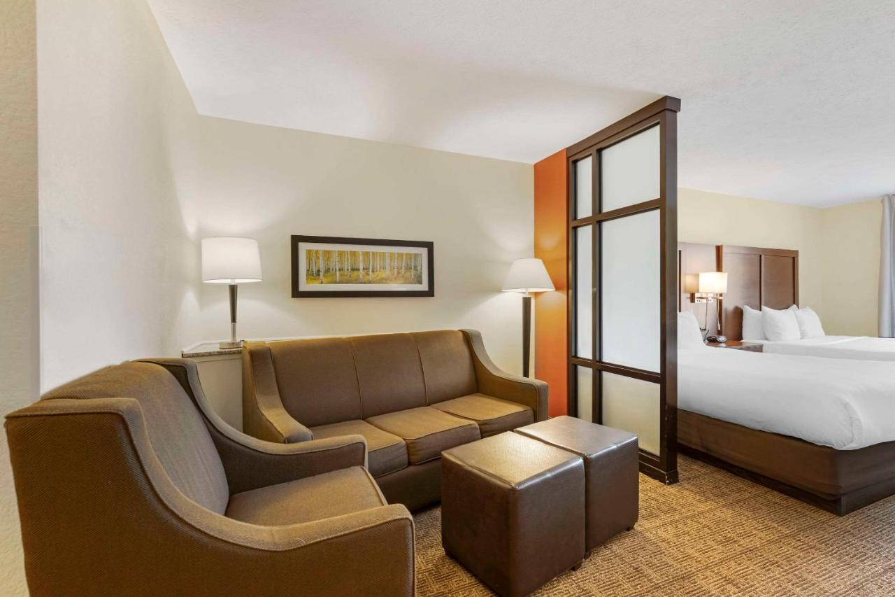 Queen Suite with Two Queen Beds at Comfort Suites East Lincoln - Mall Area