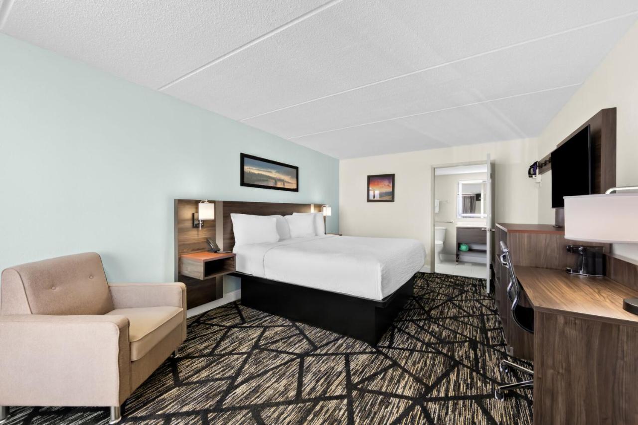 Room #65085941 at Clarion Inn & Suites near the Leconte Center Pigeon Forge