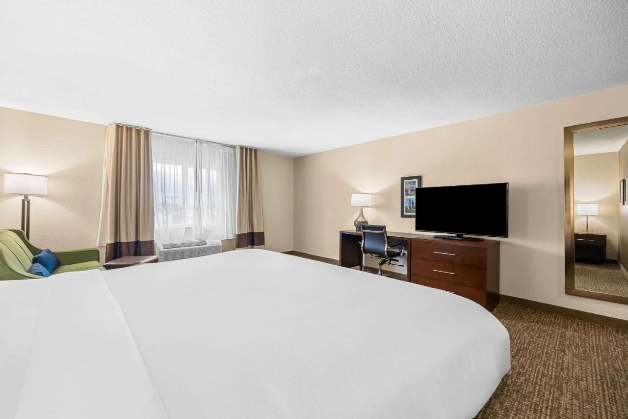 King Suite - Non-Smoking at Comfort Inn & Suites Pueblo