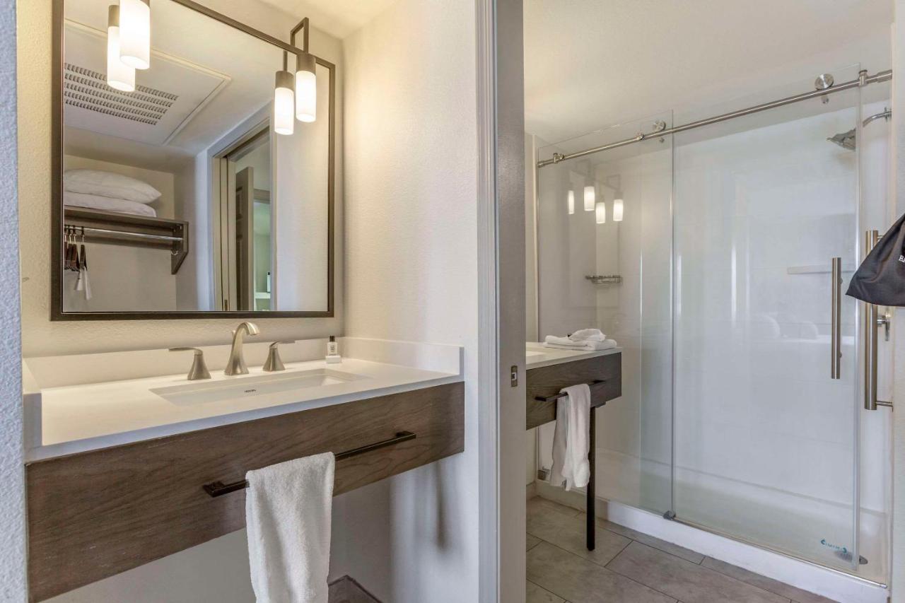  | Windmill Suites Surprise, Ascend Hotel Collection
