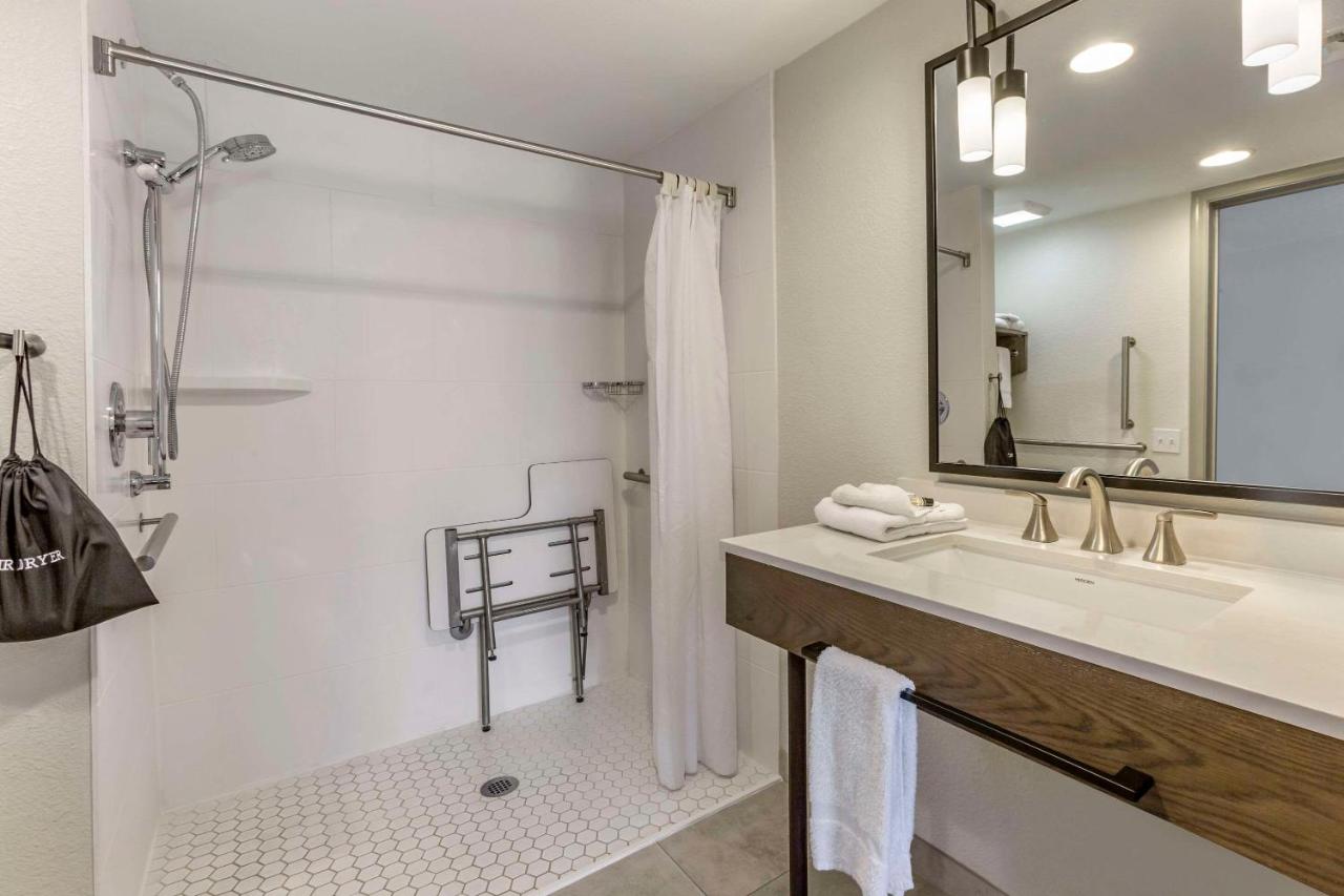 | Windmill Suites Surprise, Ascend Hotel Collection