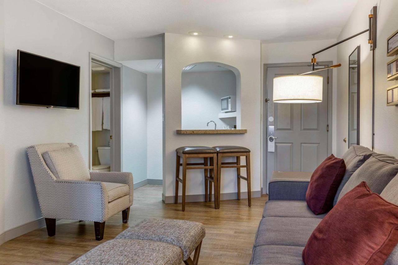  | Windmill Suites Surprise, Ascend Hotel Collection