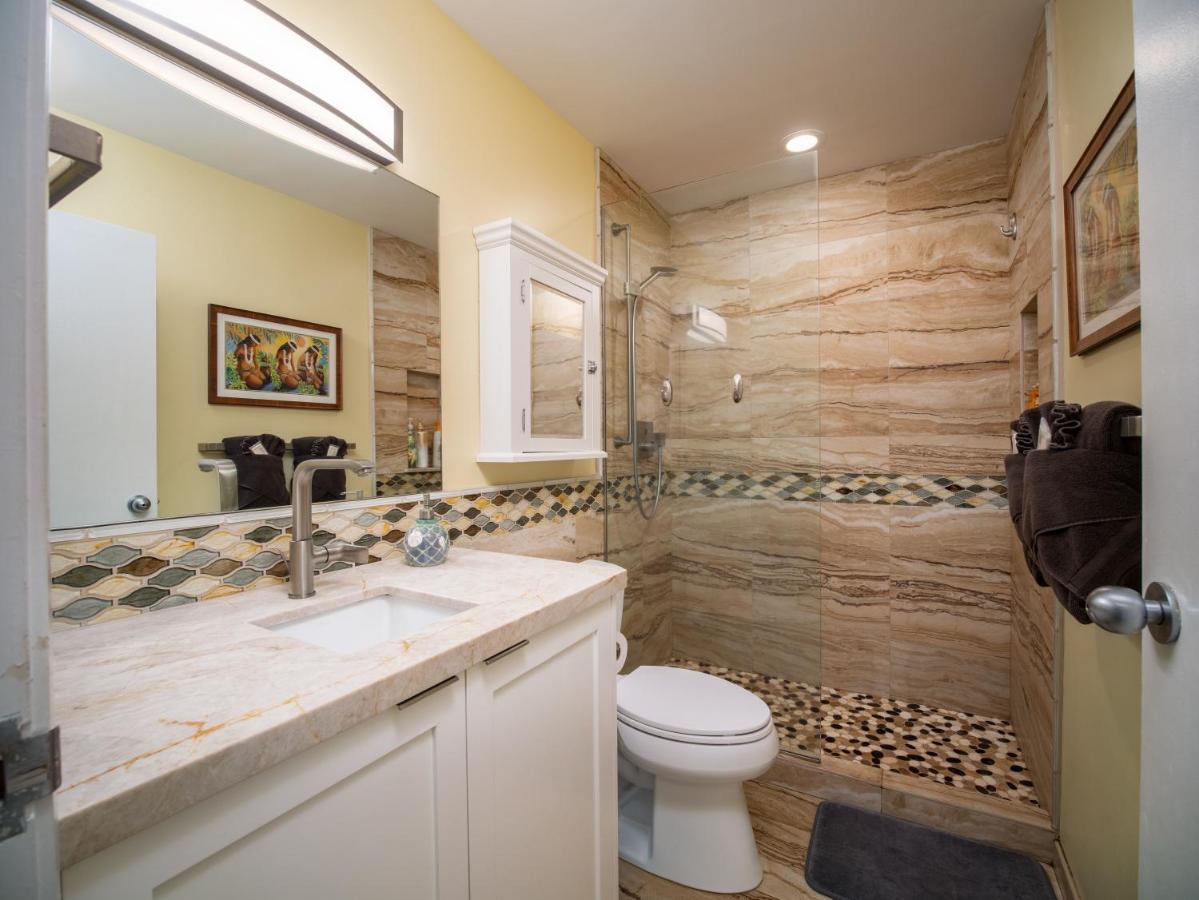 | Waiohuli Beach Hale D227 - Aloha La'i - Oceanfront/1b1b/Wifi/AC/Cable/Pool/Extras