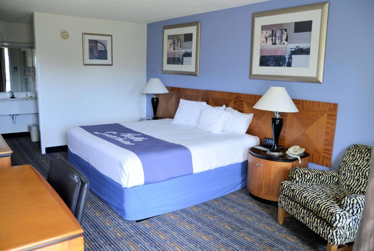 King Room - Non-Smoking at Days Inn by Wyndham Luray Shenandoah