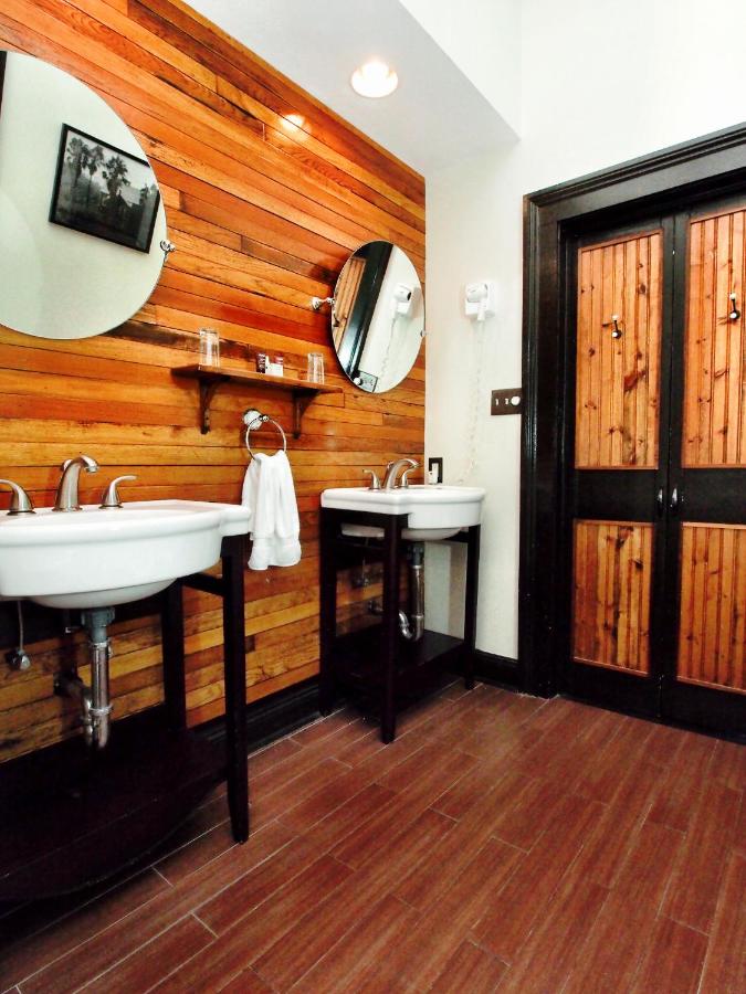 | Royal Street Inn & Bar