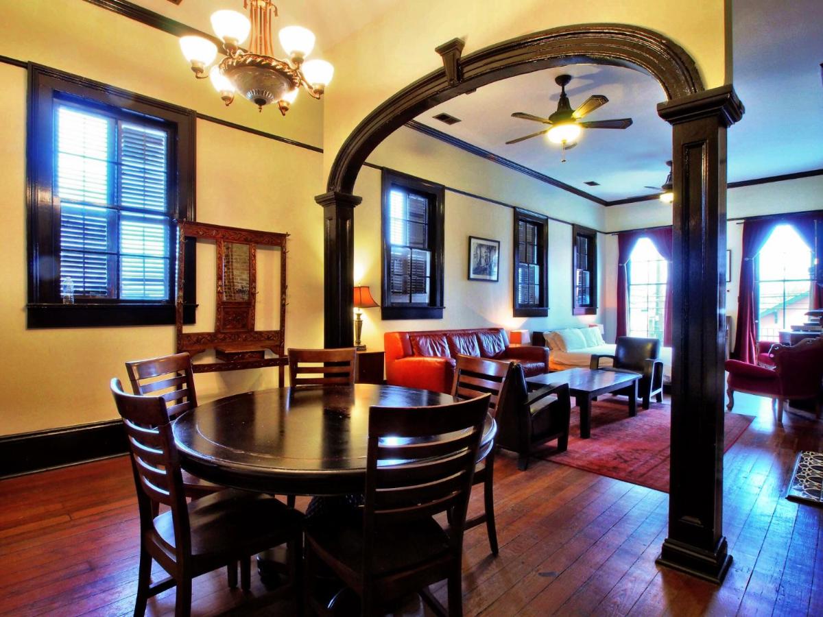 | Royal Street Inn & Bar
