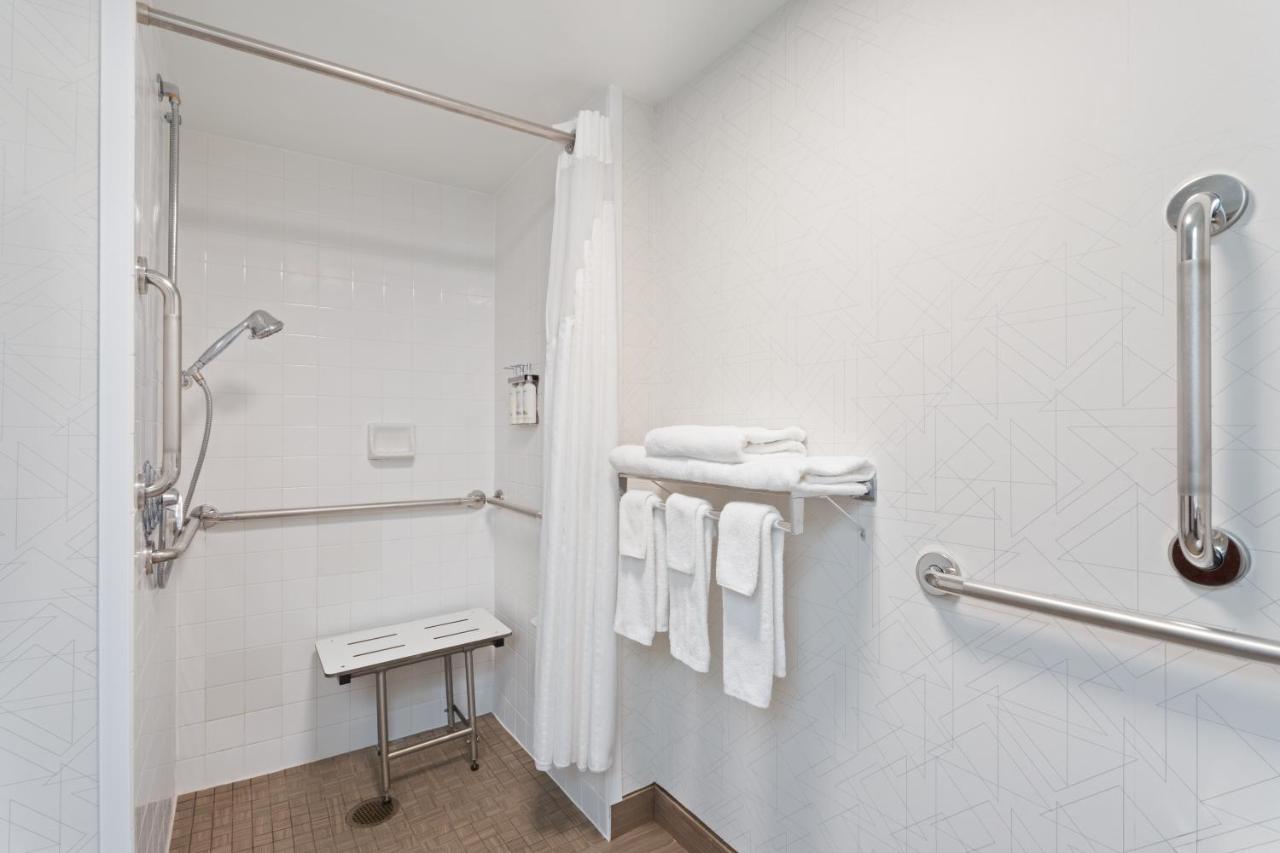  | Holiday Inn Express & Suites Cincinnati Riverfront, an IHG Hotel