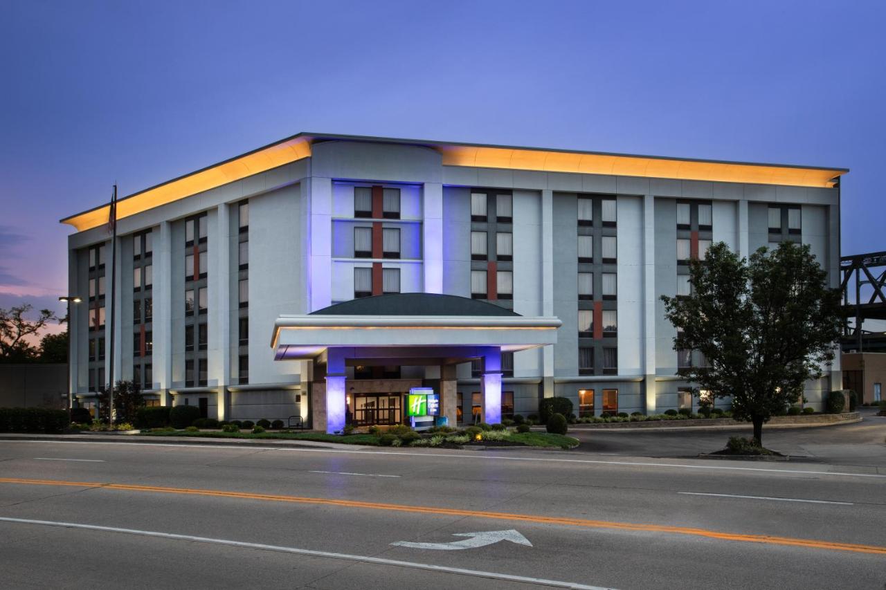 | Holiday Inn Express & Suites Cincinnati Riverfront, an IHG Hotel