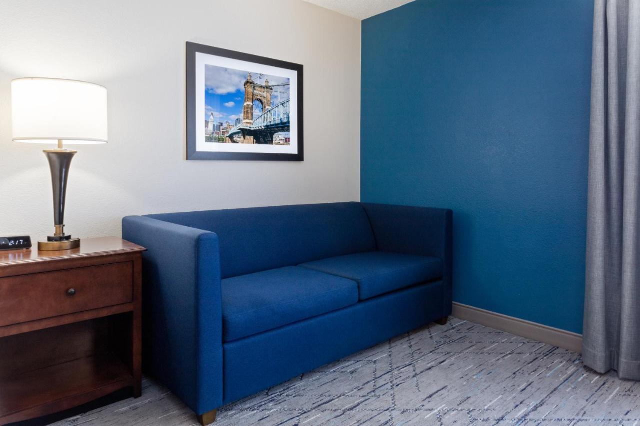 | Holiday Inn Express & Suites Cincinnati Riverfront, an IHG Hotel