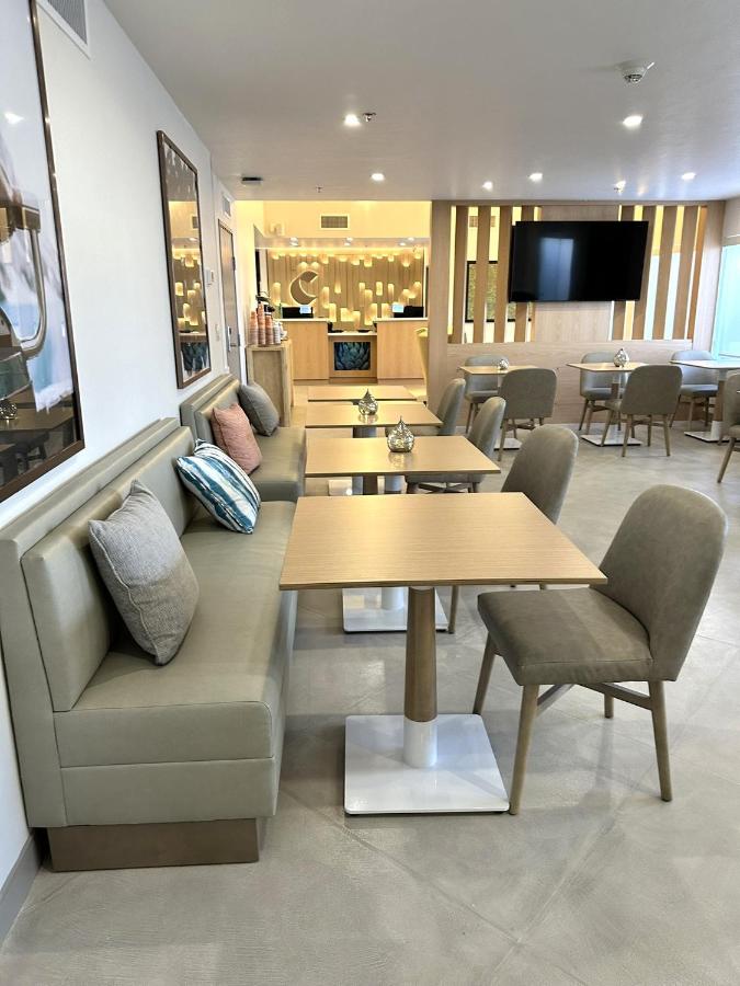  | Comfort Suites At Tucson Mall